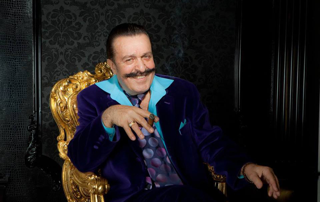 Борется за жизнь: известного российского певца госпитализировали в Москве